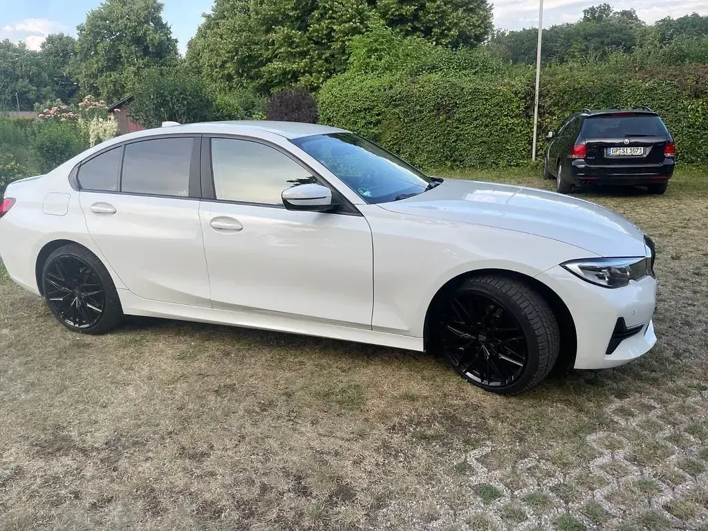 Gebraucht BMW 318 Advantage 150 PS (110 kW) 2021 Weiß Limousine