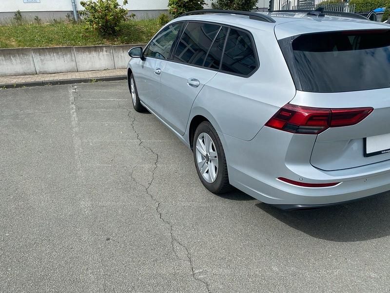 Gebraucht VW Golf VIII 150 PS (110 kW) 2021 Silber Kombi