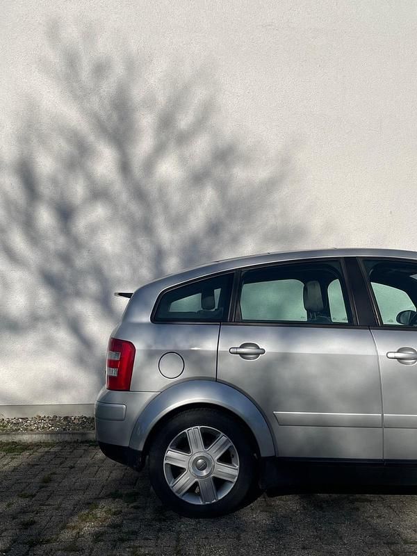 Second-hand Audi A2 75 CP (55 kW) 2001 Argintiu Hatchback