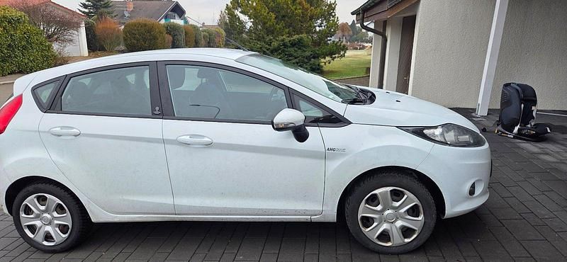 Gebraucht Ford Fiesta 74 PS (54 kW) 2012 Weiß Kleinwagen