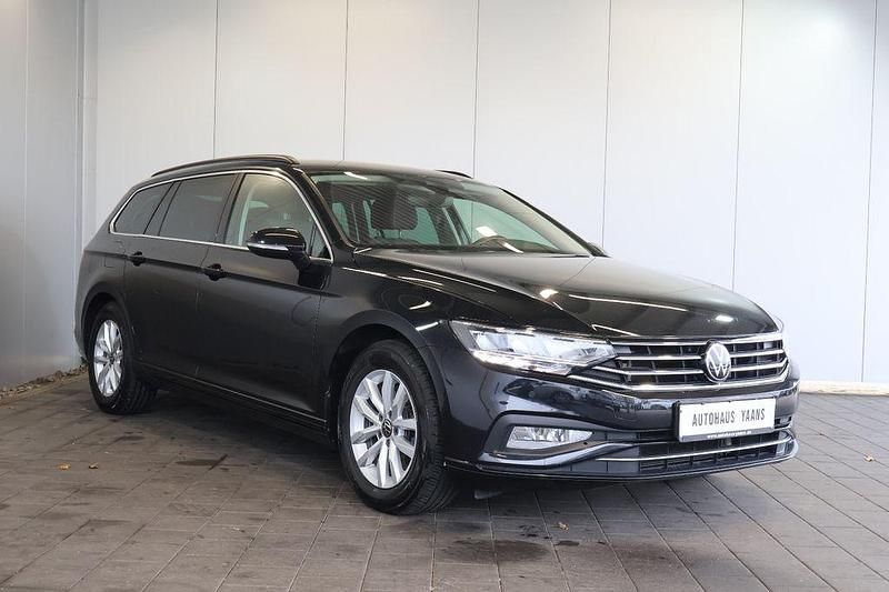 Gebraucht VW Passat Business 150 PS (110 kW) 2022 Schwarz Kombi