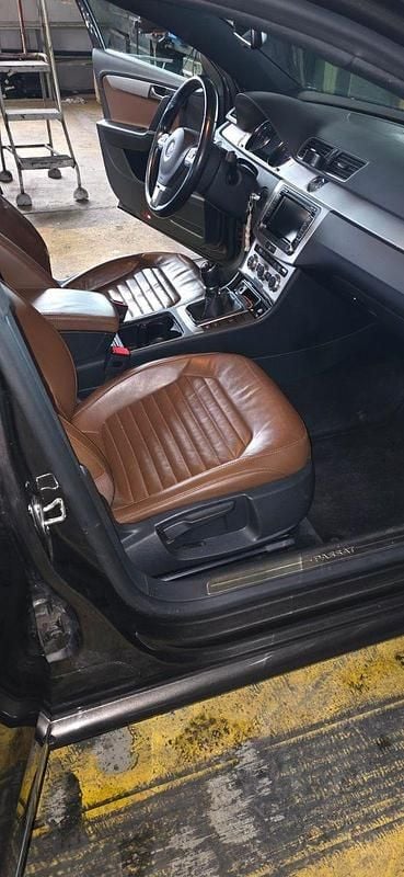 Gebraucht VW Passat Highline 150 PS (110 kW) 2014 Braun Kombi