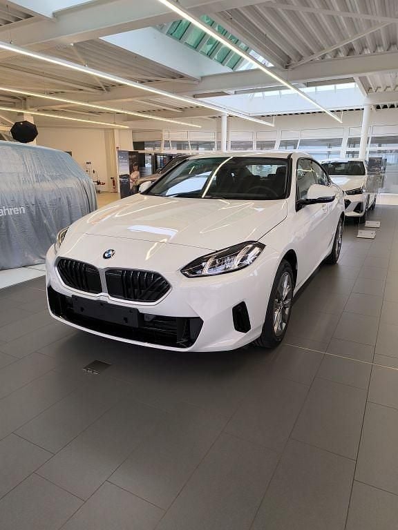 Neu BMW 216 122 PS (89 kW) 2026 Weiß Limousine