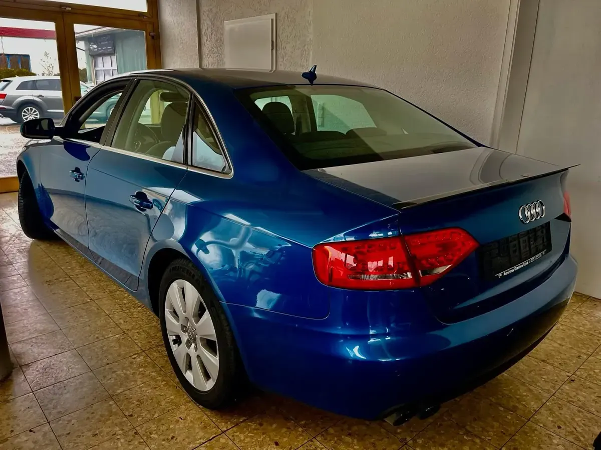 Używany Audi A4 Advanced 179 KM (131 kW) 2009 Niebieski Sedan/Limuzyna
