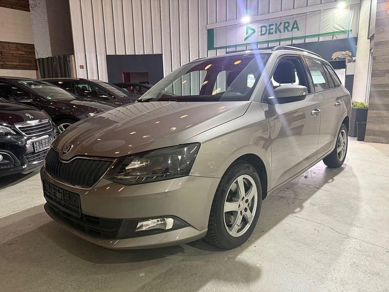 Silber Gebraucht 2015 Skoda Fabia Ambition Kombi | 7.999 € (Guter Preis) - Bild 1/4