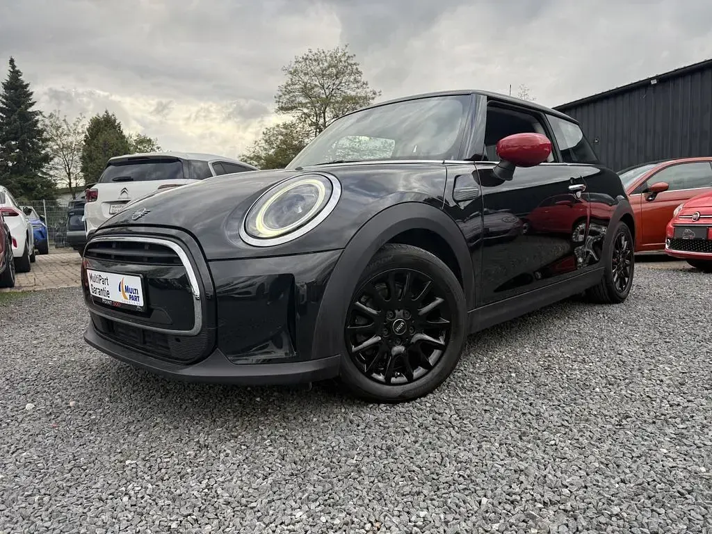 Occasion Mini ONE Essential 102 PK (75 kW) 2022 Zwart Hatchback