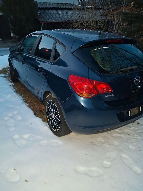 Gebraucht Opel Astra Design Edition 116 PS (85 kW) 2011 Blau Limousine