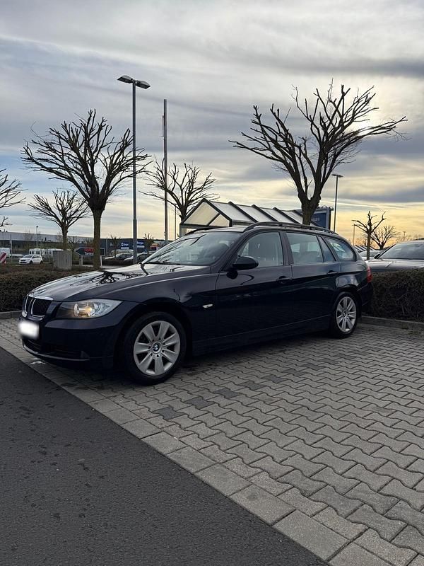 Gebraucht BMW 320 163 PS (119 kW) 2007 Blau Kombi