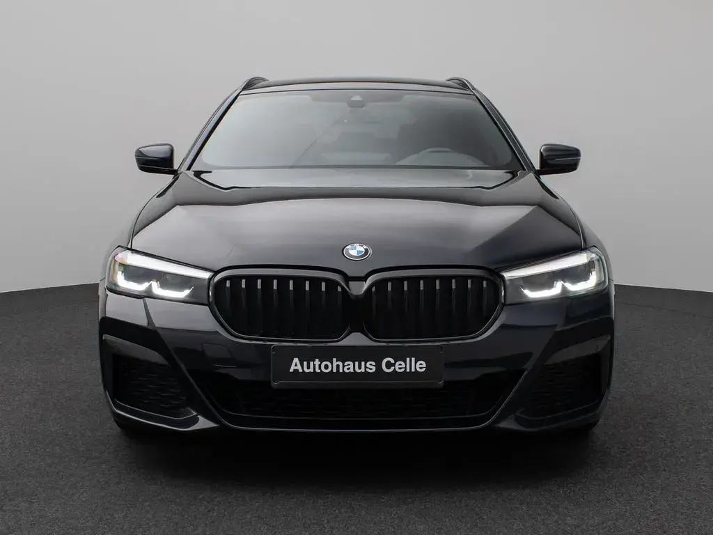 Gebraucht BMW 520 M Sport 190 PS (139 kW) 2023 Schwarz Limousine