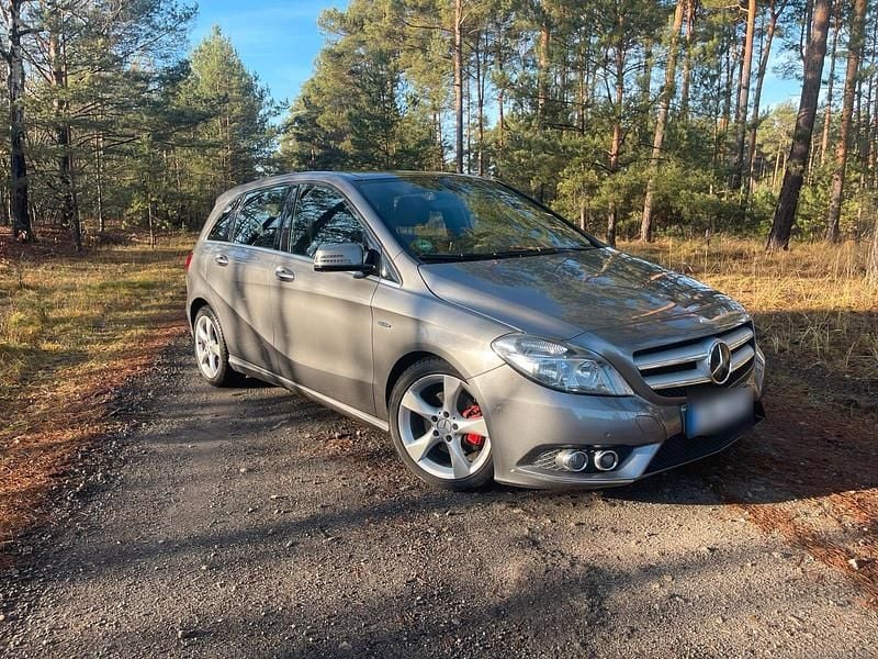 Gebraucht Mercedes B200 136 PS (100 kW) 2012 Grau Van / Kleinbus