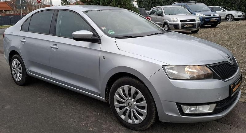 Gebraucht Skoda Rapid Ambition 122 PS (89 kW) 2013 Silber Limousine