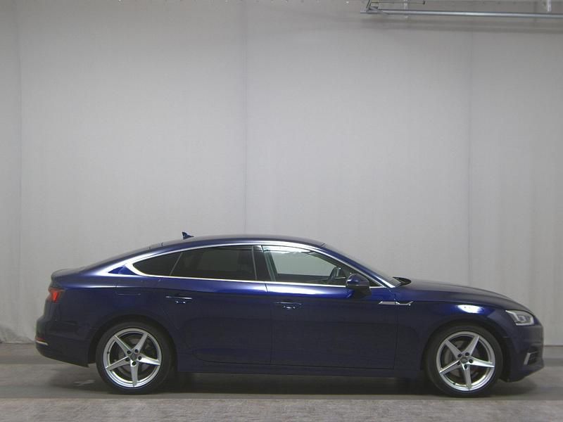 Navarrablau metallic Gebraucht 2019 Audi A5 Sportback Sport Limousine | 23.480 € (Superpreis) - Bild 1/4