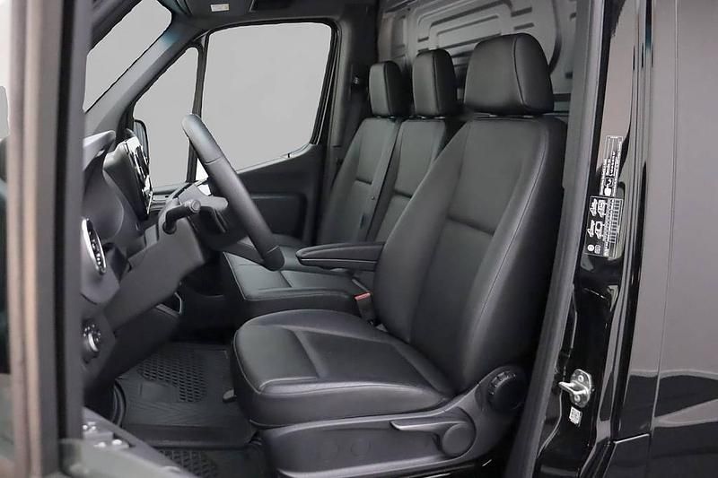 Gebraucht Mercedes Sprinter 170 PS (125 kW) 2024 Schwarz Van