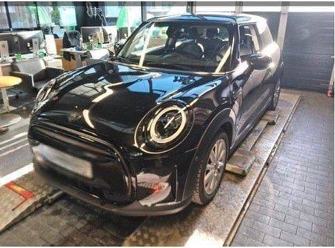 Gebraucht Mini Cooper Essential 136 PS (100 kW) 2023 Schwarz Kleinwagen