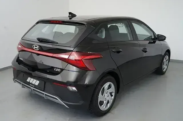 Gebraucht Hyundai i20 Select 79 PS (58 kW) 2025 Phantom black / met (schwarz) (metallic) Kleinwagen