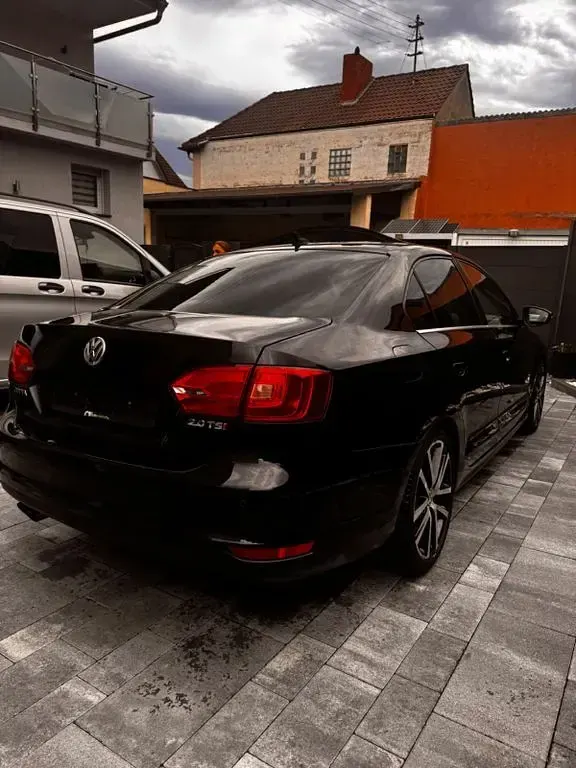Gebraucht VW Jetta Highline 200 PS (147 kW) 2012 Schwarz Limousine