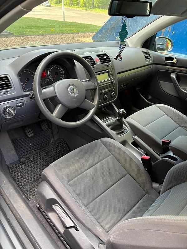 Second-hand VW Golf 80 CP (58 kW) 2004 Coupe