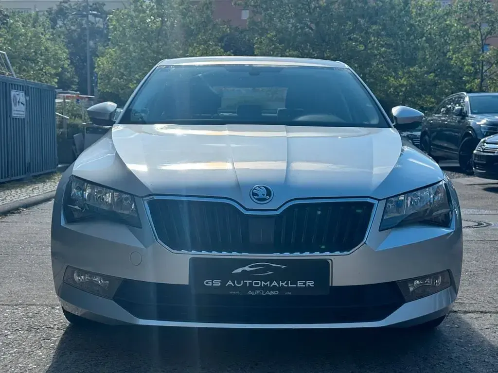 Gebraucht Skoda Superb Active 125 PS (91 kW) 2015 Silber Limousine
