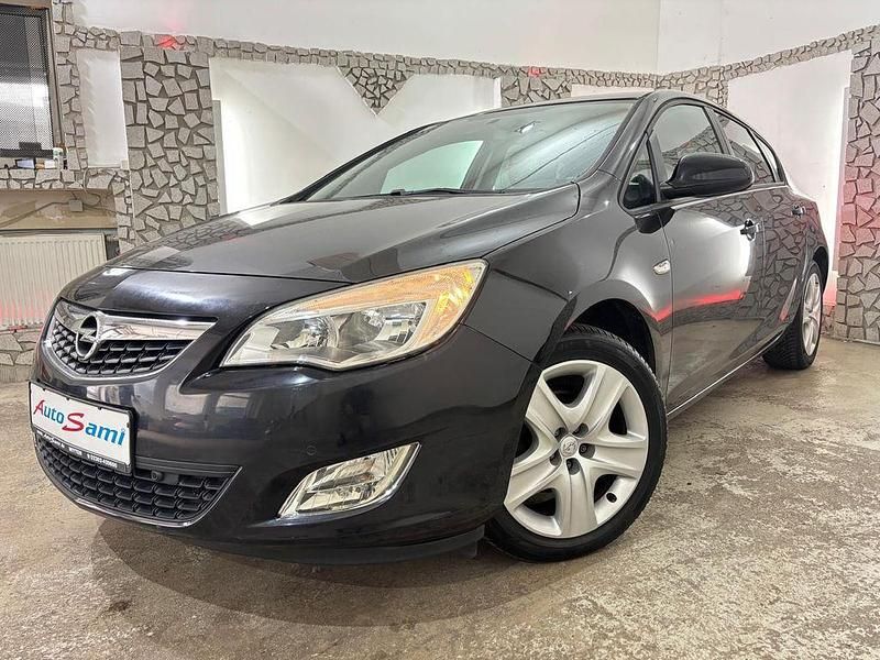 Gebraucht Opel Astra Edition 87 PS (63 kW) 2011 Schwarz Limousine