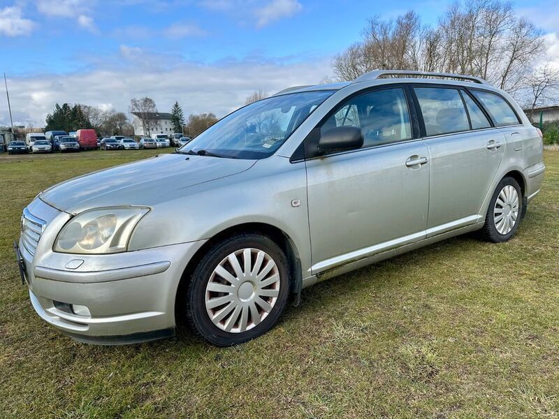 Gebraucht Toyota Avensis Sol 147 PS (108 kW) 2003 Silber Kombi