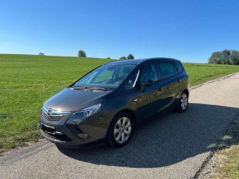 Grau Gebraucht 2014 Opel Zafira Tourer Style Van / Kleinbus | 11.800 € (Etwas zu teuer) - Bild 1/4
