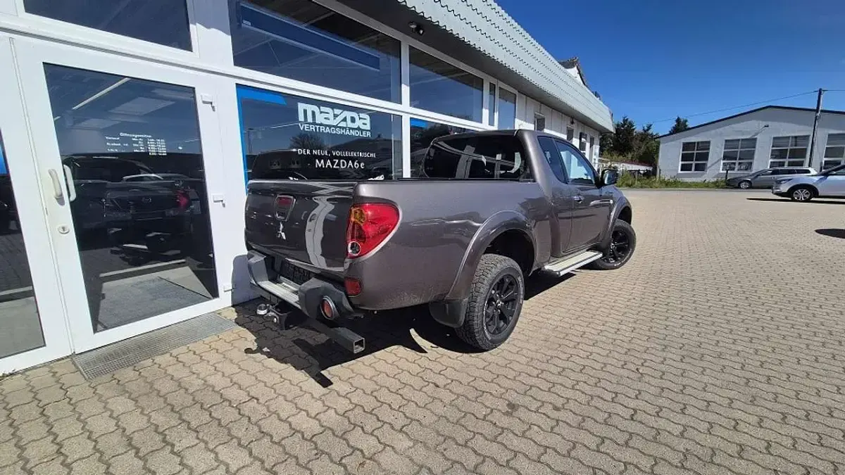 Gebraucht Mitsubishi L200 Intense 178 PS (130 kW) 2012 Granitbraun (m) Pickup