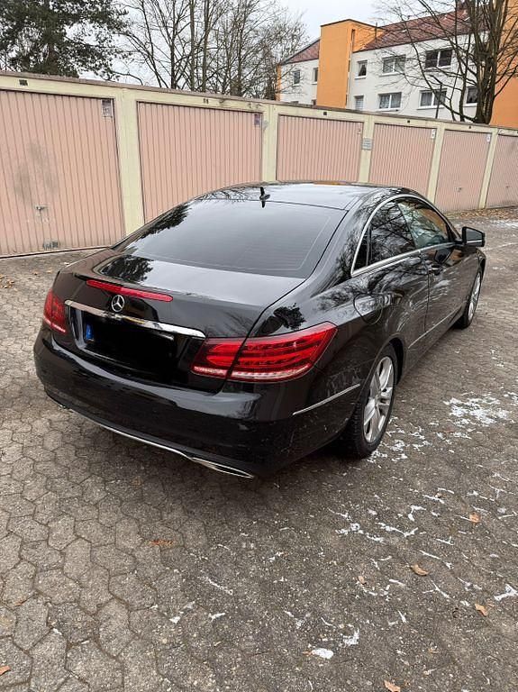 Gebraucht Mercedes E200 184 PS (135 kW) 2014 Schwarz Coupé