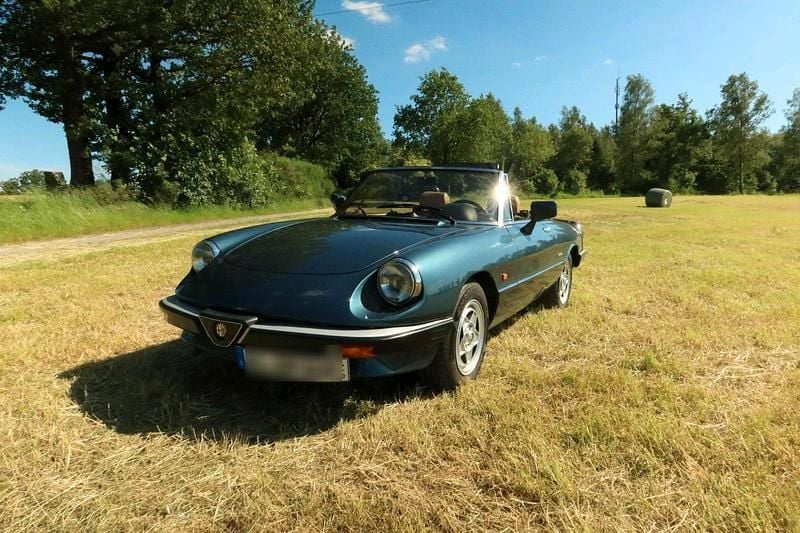 Blau Gebraucht 1986 Alfa Romeo Spider Cabrio | 16.500 € - Bild 1/4