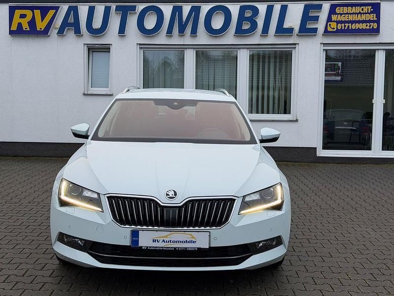 Weiß Gebraucht 2015 Skoda Superb Style Kombi | 15.990 € (Fairer Preis) - Bild 1/4