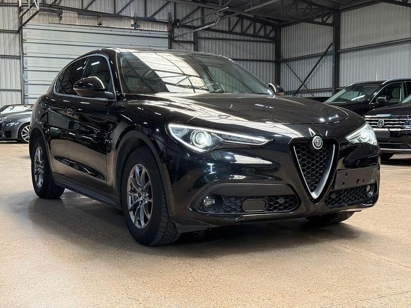 Schwarz Gebraucht 2018 Alfa Romeo Stelvio Super SUV | 16.900 € (Fairer Preis) - Bild 1/4
