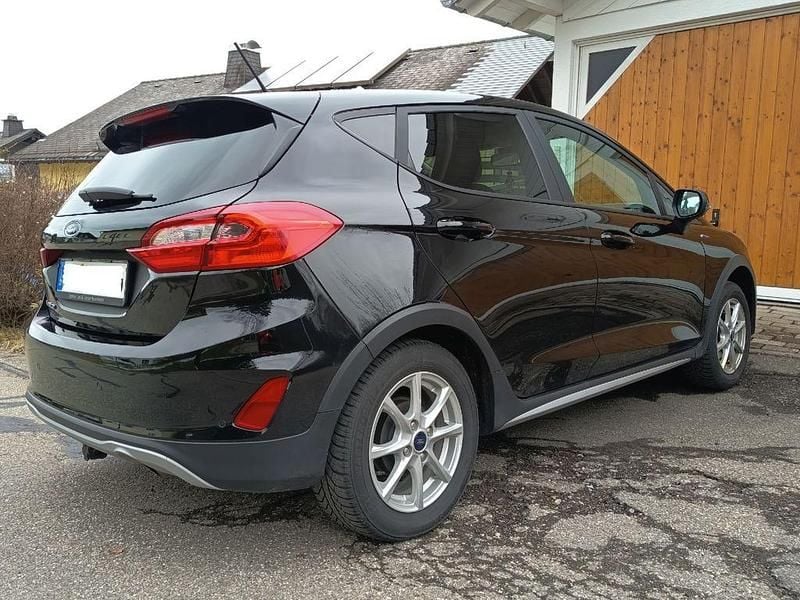 Gebraucht Ford Fiesta Active 101 PS (74 kW) 2018 Schwarz Kleinwagen