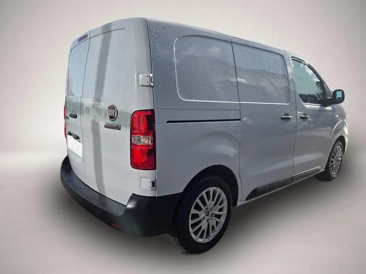 Gebraucht Fiat Scudo Basis 102 PS (75 kW) 2022 Manufacturer Van