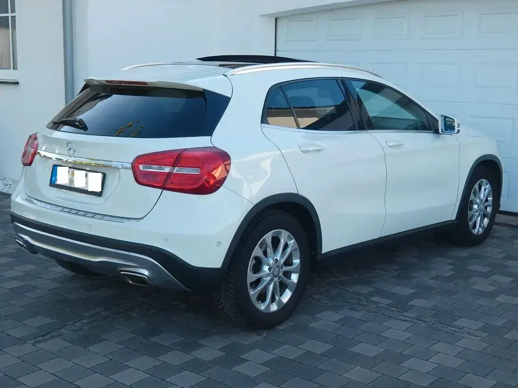 Gebraucht Mercedes GLA180 122 PS (89 kW) 2016 Weiß SUV