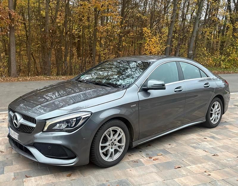 Grau Gebraucht 2017 Mercedes CLA200 Coupé | 18.400 € (Fairer Preis) - Bild 1/4
