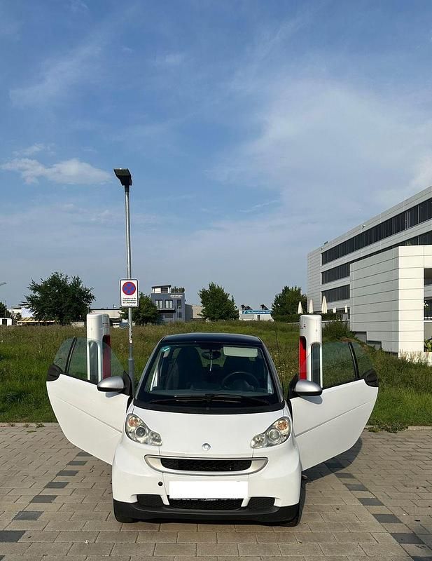 Weiß Gebraucht 2011 Smart ForTwo Coupé Coupé | 3.690 € (Superpreis) - Bild 1/4