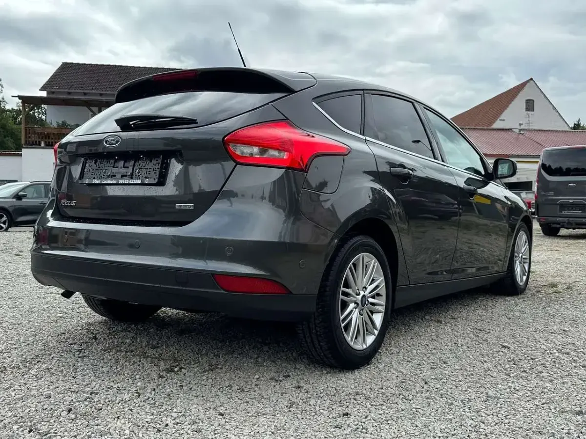 Gebraucht Ford Focus Cool & Connect 101 PS (74 kW) 2018 Magneticgrau (metallic) Limousine