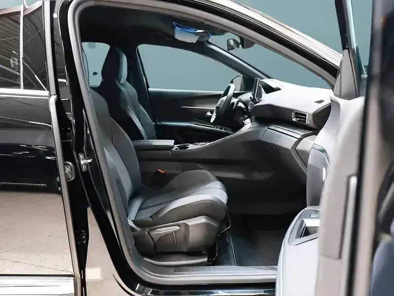 Gebraucht Peugeot 5008 131 PS (96 kW) 2023 Schwarz SUV