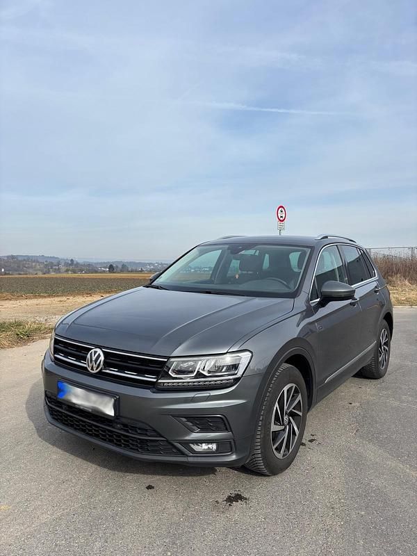 Grau Gebraucht 2018 VW Tiguan Join SUV | 20.690 € (Fairer Preis) - Bild 1/4