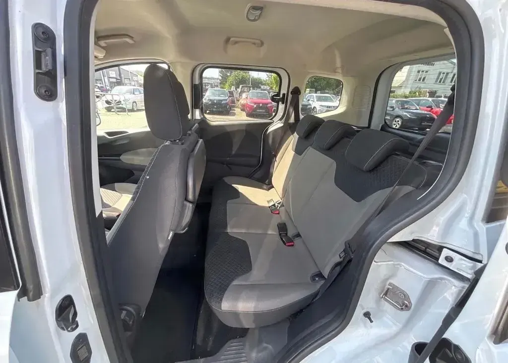 Gebraucht Ford Tourneo Courier Titanium 101 PS (74 kW) 2015 Weiß Van / Kleinbus