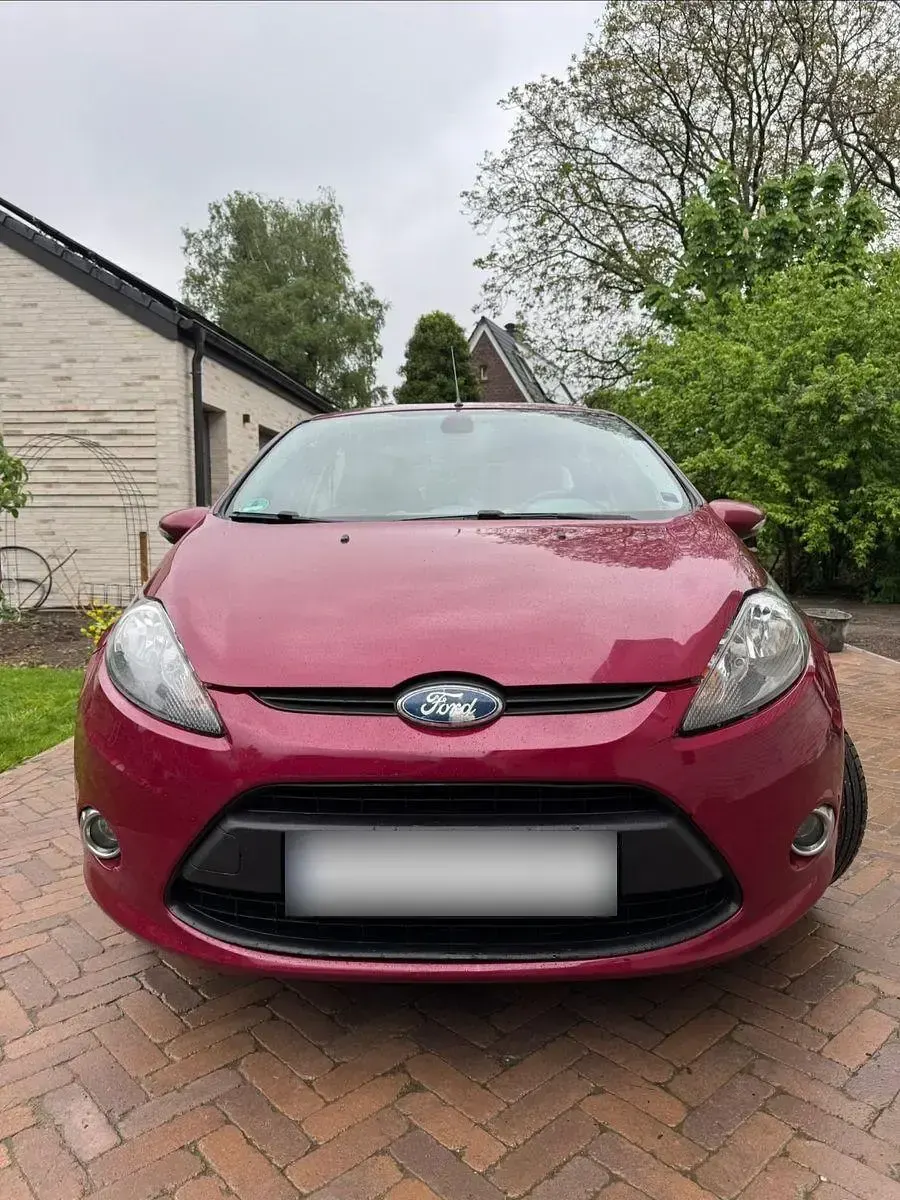 Second-hand Ford Fiesta Titanium 82 CP (60 kW) 2009 Roșu Berlinǎ