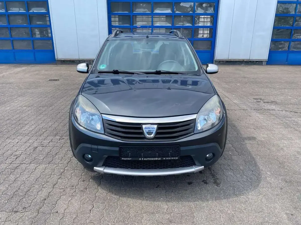 Gebraucht Dacia Sandero Stepway 68 PS (50 kW) 2011 Grau Limousine