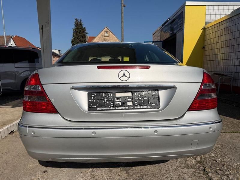 Gebraucht Mercedes E220 Elegance 150 PS (110 kW) 2003 Silber Limousine