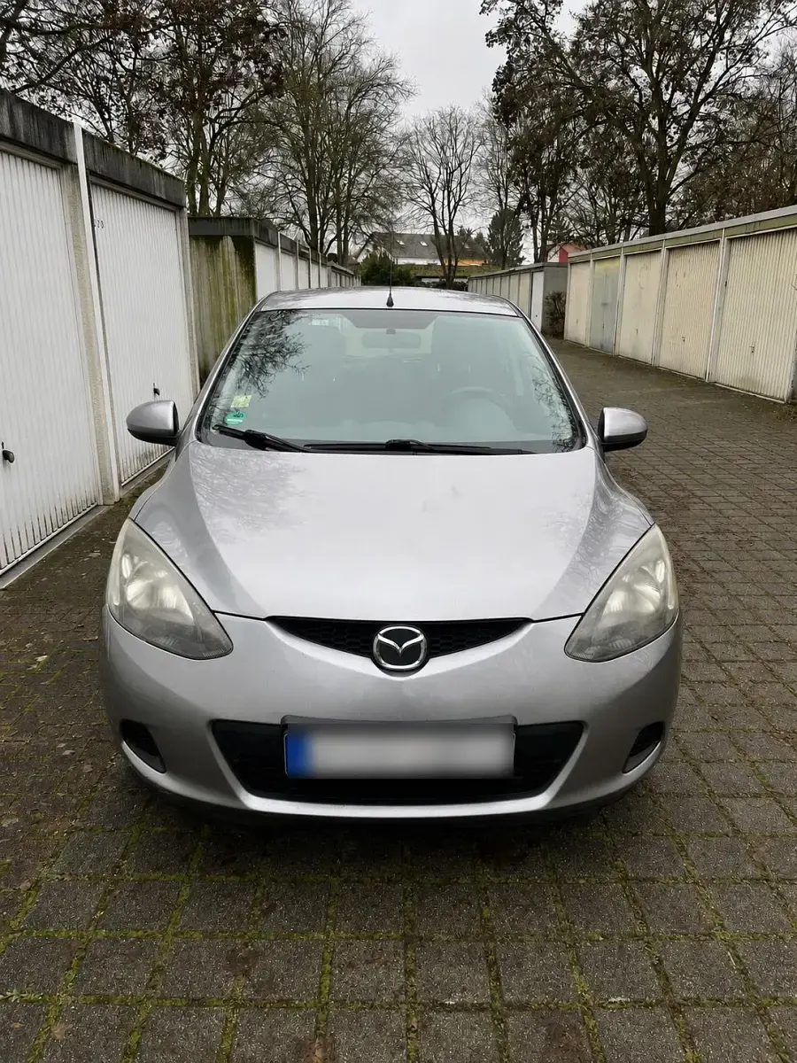 Gebraucht Mazda 2 Independence 75 PS (55 kW) 2010 Silber Kleinwagen