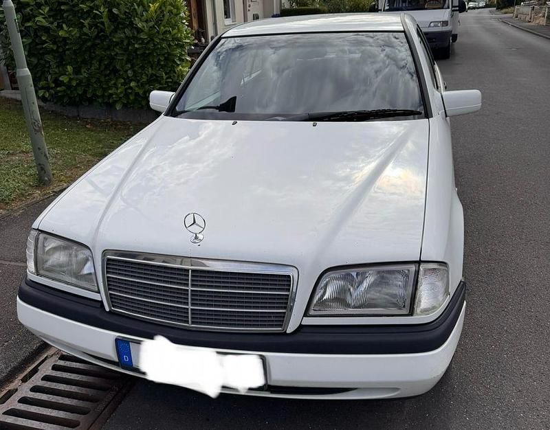 Weiß Gebraucht 1996 Mercedes C180 Classic Limousine | 1.500 € (Superpreis) - Bild 1/4