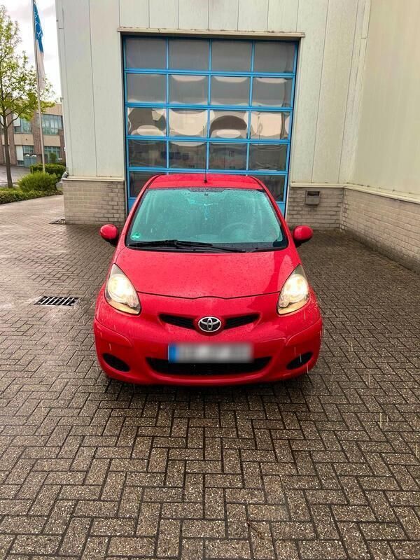 Rot Gebraucht 2011 Toyota Aygo Cool Kleinwagen | 2.499 € (Guter Preis) - Bild 1/4
