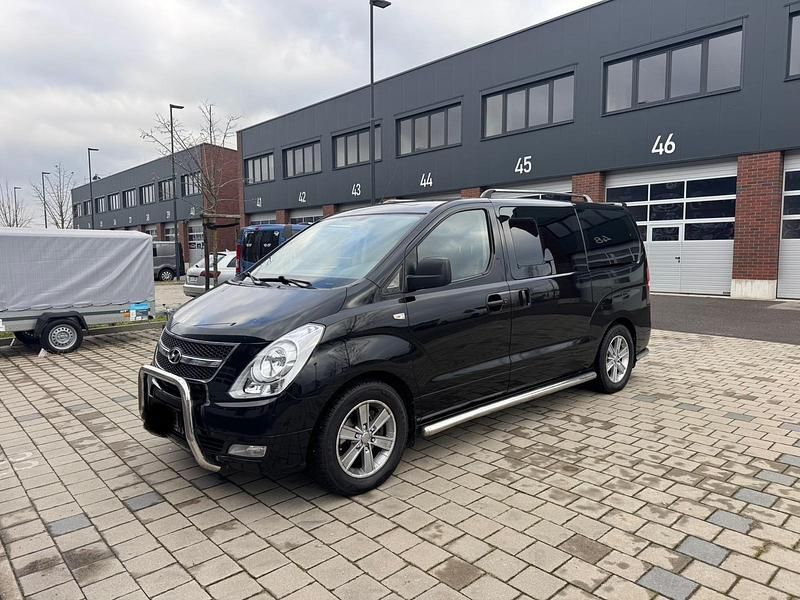Schwarz Gebraucht 2010 Hyundai H-1 Van | 7.900 € (Fairer Preis) - Bild 1/4