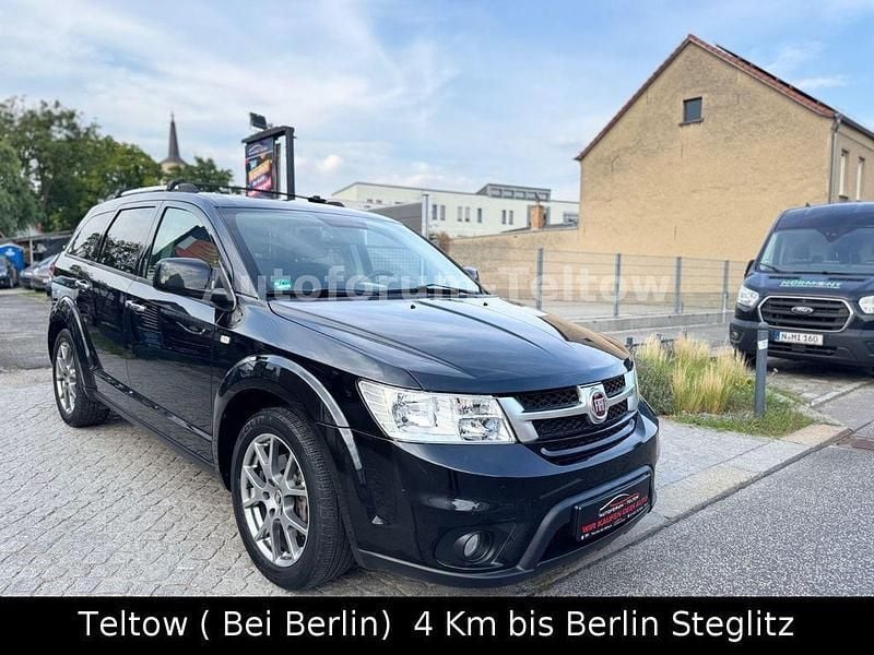 Schwarz Gebraucht 2015 Fiat Freemont Lounge SUV | 13.990 € (Fairer Preis) - Bild 1/4