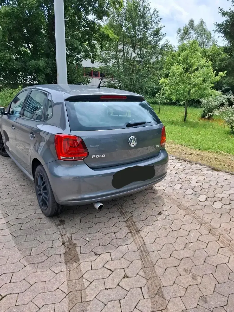 Gebraucht VW Polo 90 PS (66 kW) 2013 Grau Kleinwagen