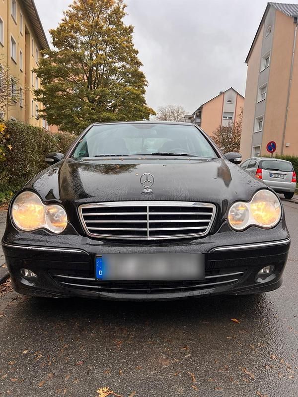 Schwarz Gebraucht 2006 Mercedes C180 Limousine | 4.300 € (Etwas zu teuer) - Bild 1/4