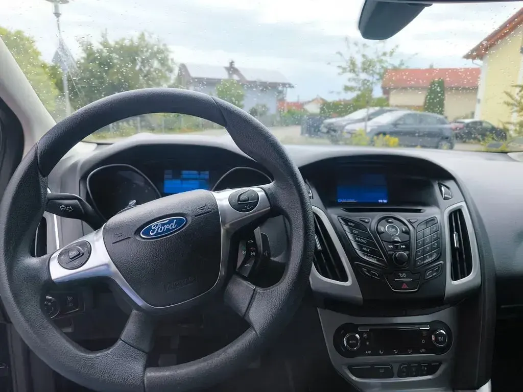 Gebraucht Ford Focus Trend 116 PS (85 kW) 2011 Schwarz Limousine